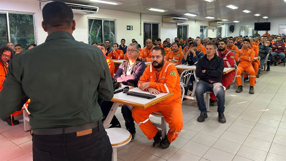Momento de palestra sobre inclusão com a Já te contaram PcD?